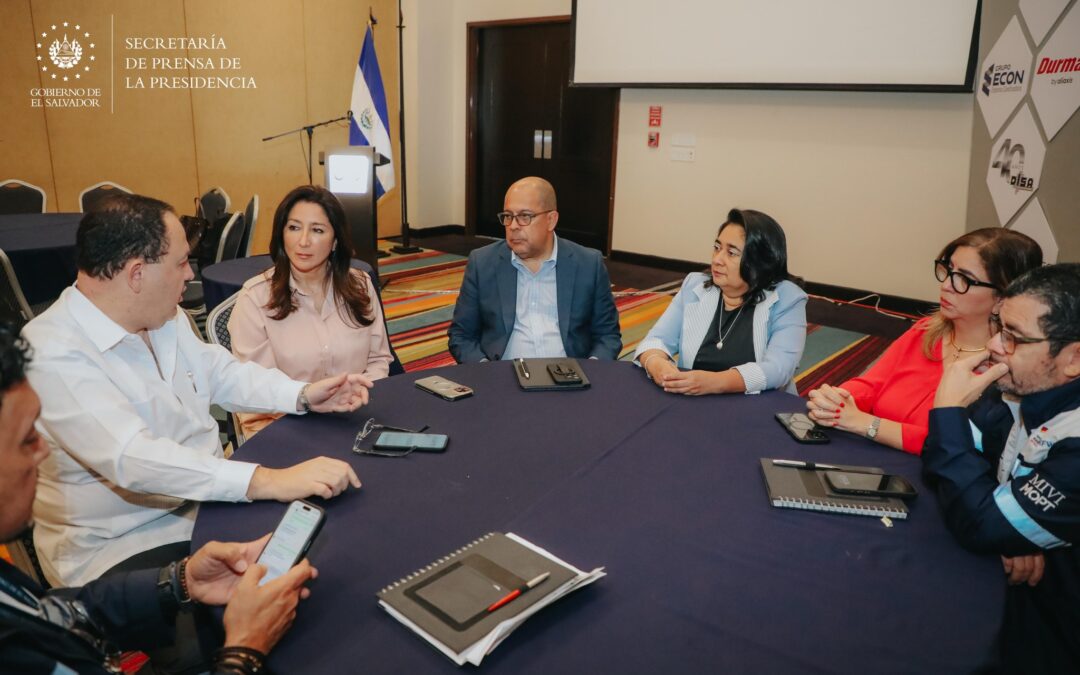 Gobierno presenta nuevas disposiciones para impulsar proyectos de vivienda de interés social ante empresarios