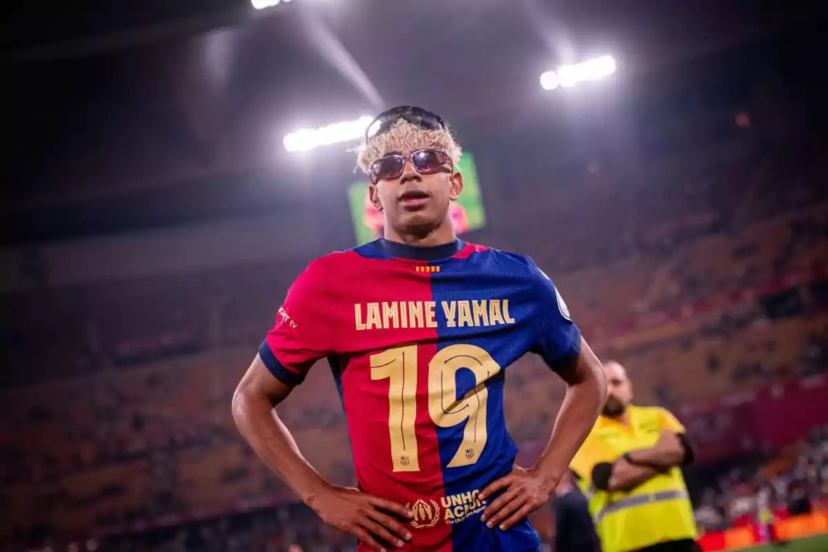 Lamine Yamal sorprendió en Barcelona con un look excéntrico