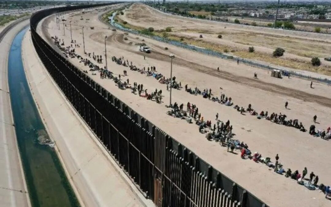 Kristi Noem autoriza la construcción de más kilómetros de muro fronterizo en Texas