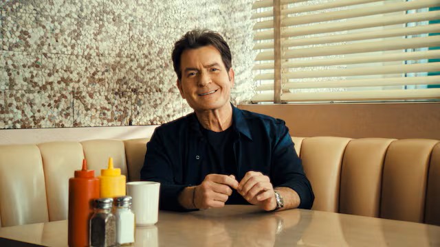 El actor Charlie Sheen confiesa que un cartel lo vetó por comprar demasiadas drogas