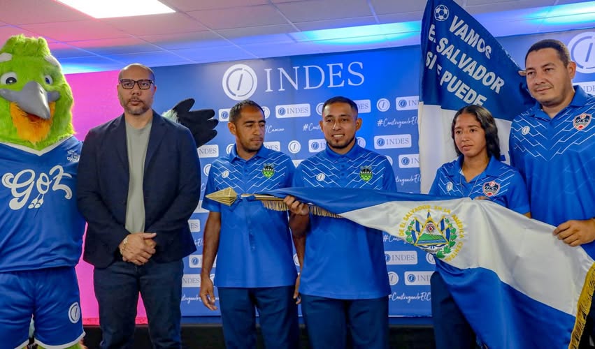 INDES entrega pabellón nacional a equipos que representarán a El Salvador en la World Winners Cup 2025