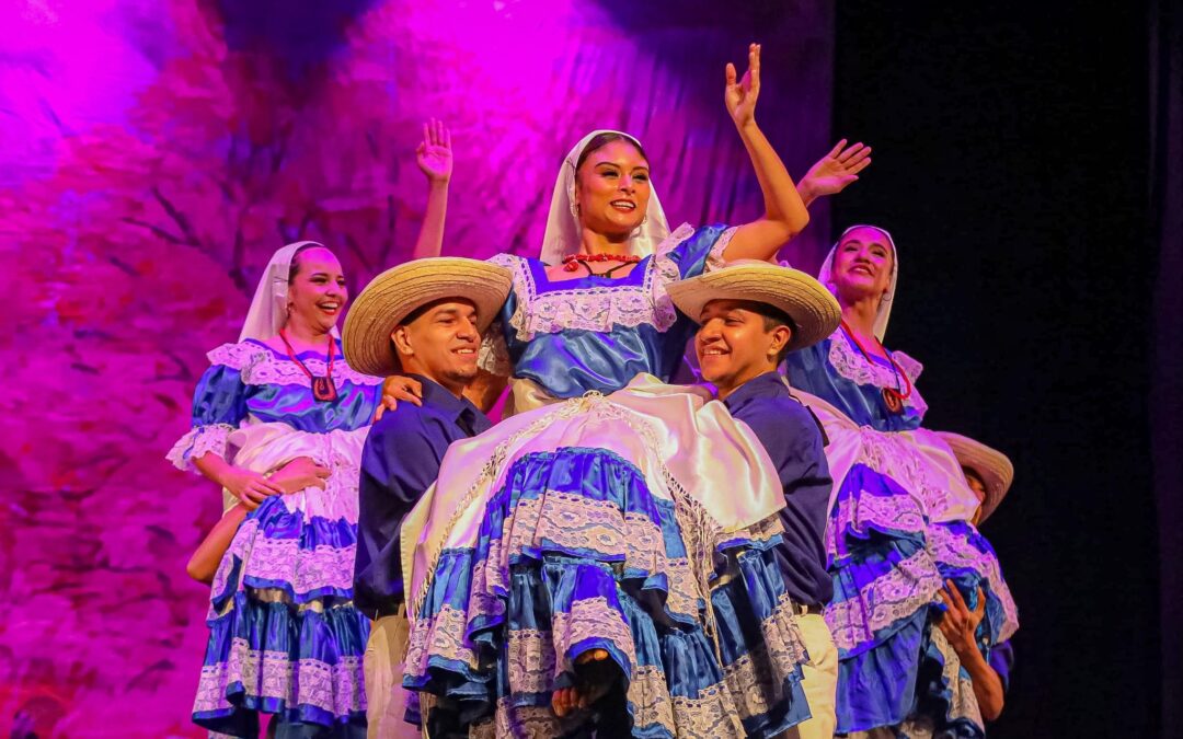 Como parte de la celebración de la independencia patria se puso en escena ”Danzas para la Nación”