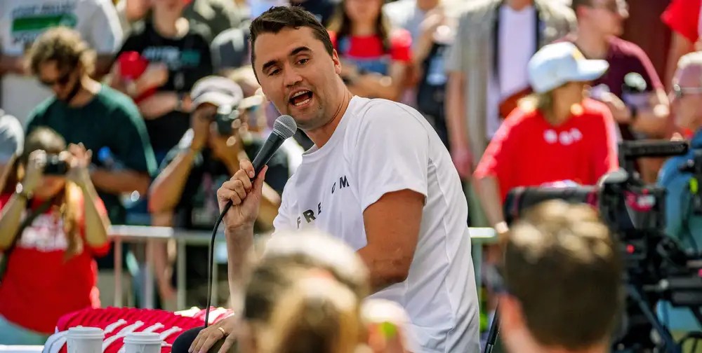 Muere activista Charlie Kirk, aliado de Trump, tras tiroteo