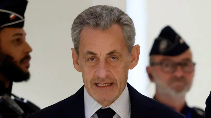 Condenan a expresidente de Francia Nicolas Sarkozy a cinco años de prisión