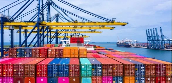 Exportaciones de Centroamérica aumentan 12.7 % hasta marzo, impulsadas por café, bananos e instrumentos médicos