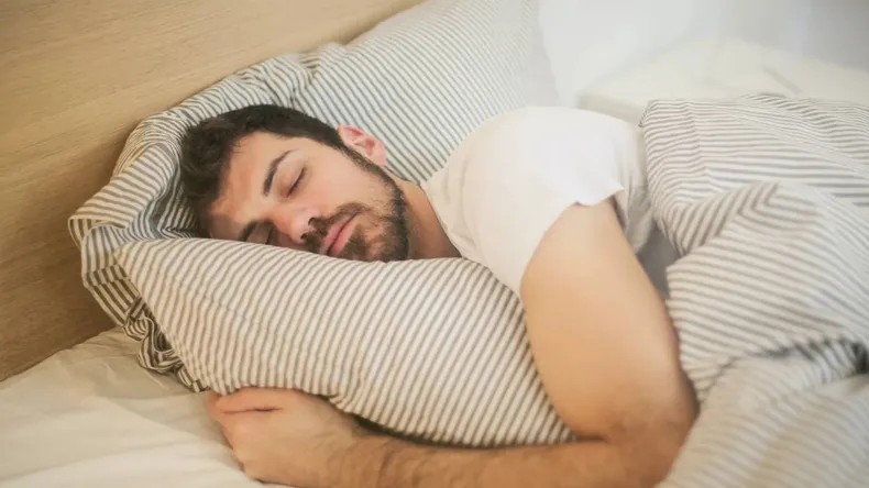 Qué significa soñar que te caes, según la psicología