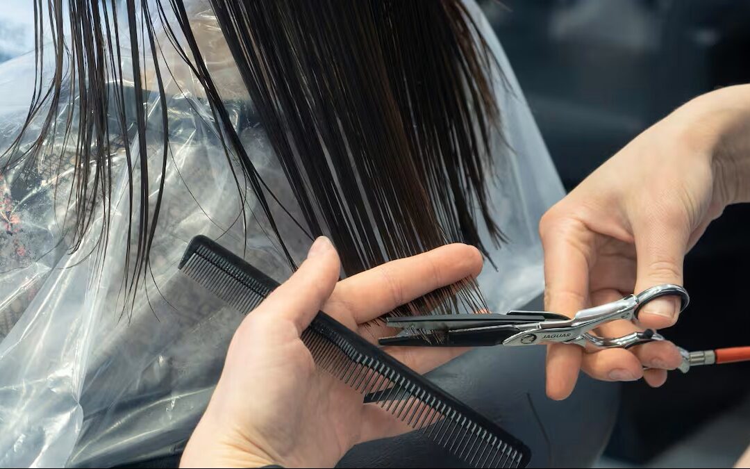 ¿Quieres un cabello fuerte, abundante o que crezca lento? Sigue el calendario lunar de octubre 2025