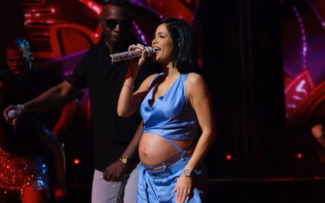 Natti Natasha revela el sexo de su bebé durante los Premios Juventud