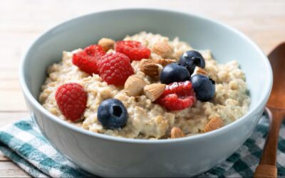 Alimentos clave en el desayuno para cuidar el corazón y reducir la presión arterial