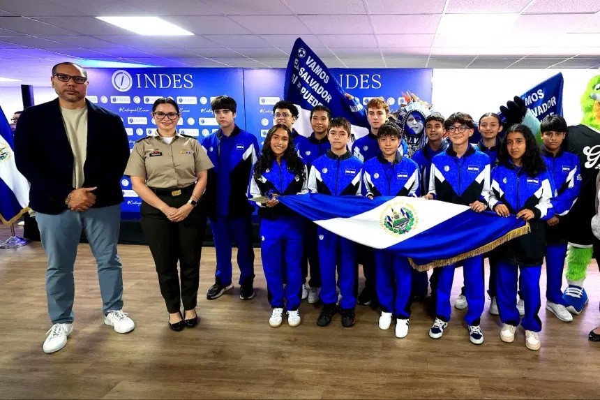 Entregan pabellón a delegación que participará en los IX Juegos Deportivos Estudiantiles Centroamericanos Nivel Intermedio