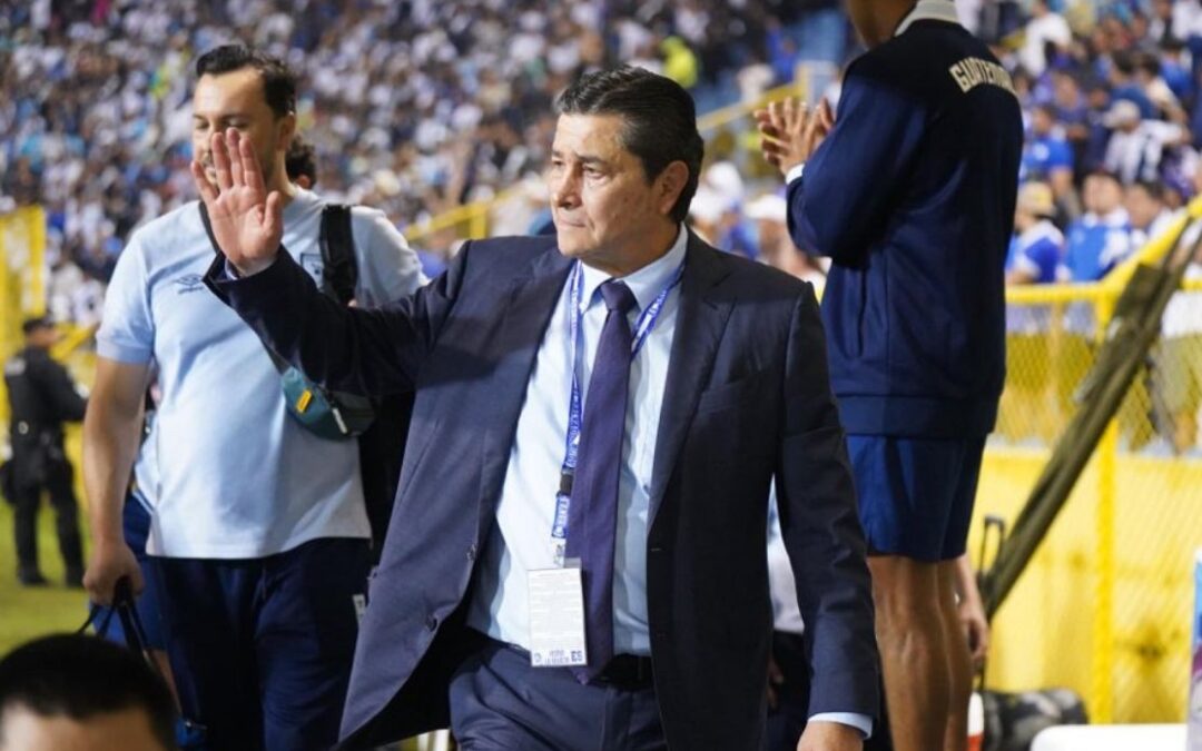 Federación de Guatemala ofrece renovación a Luis Fernando Tena y espera su respuesta