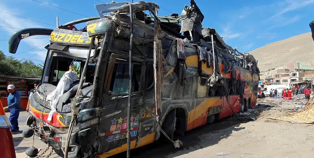 Casi 40 personas mueren en accidente de autobús en Perú