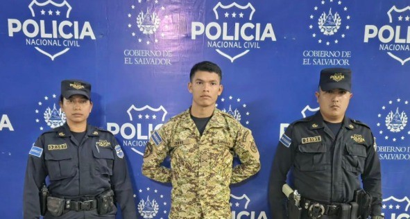 Detienen a soldado que disparó accidentalmente y causó la muerte de una mujer en Centro Histórico de San Salvador