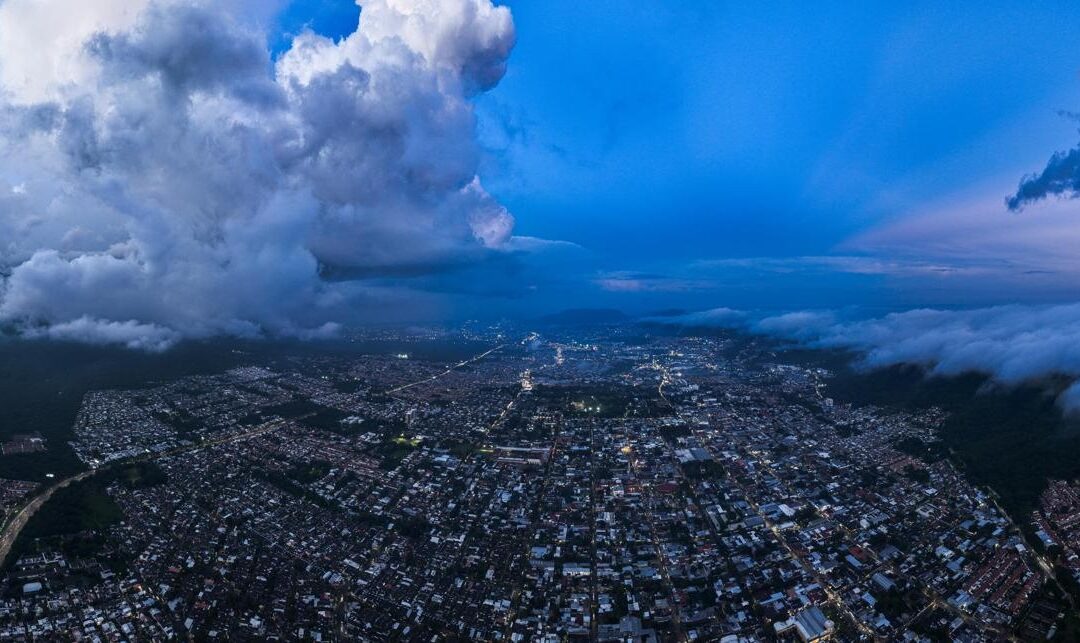 Ambiente caluroso y posibles precipitaciones marcarán el clima de este lunes en el país