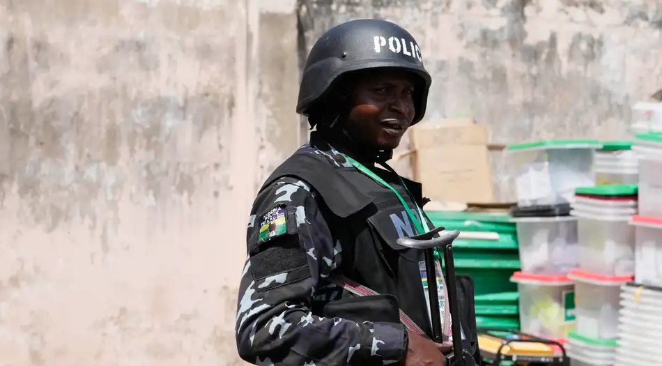 Hombres armados secuestran a 25 alumnas en Nigeria