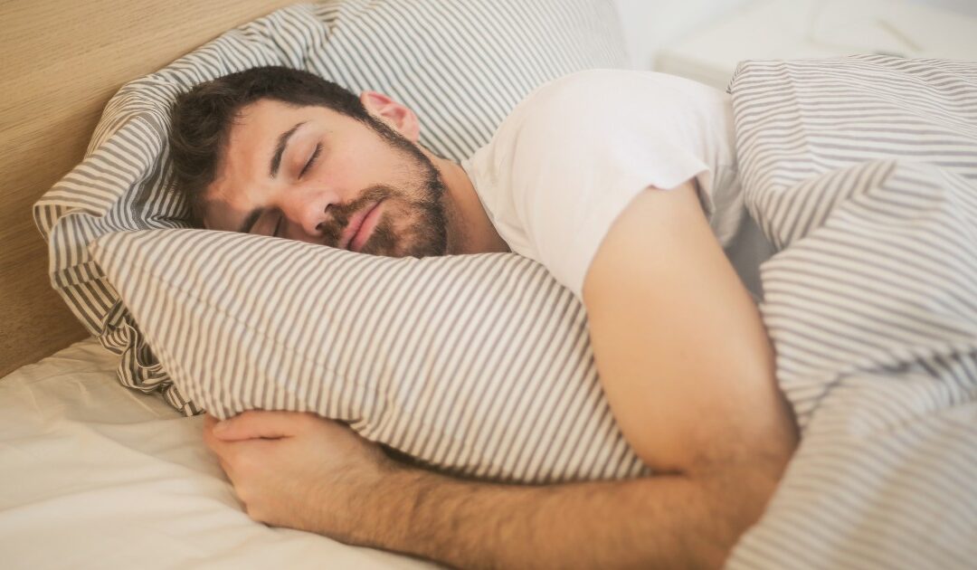 ¿Sabías que dormir siempre a la misma hora podría mejorar la presión arterial?