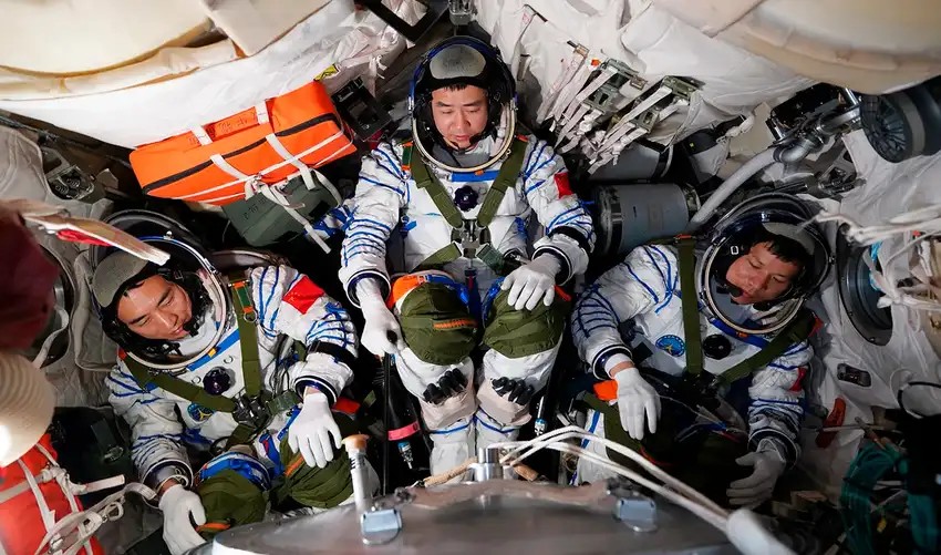 Tres astronautas chinos están varados en el espacio