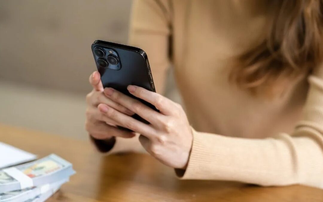 ¿Afecta a la memoria revisar el celular constantemente? Esto concluye un especialista