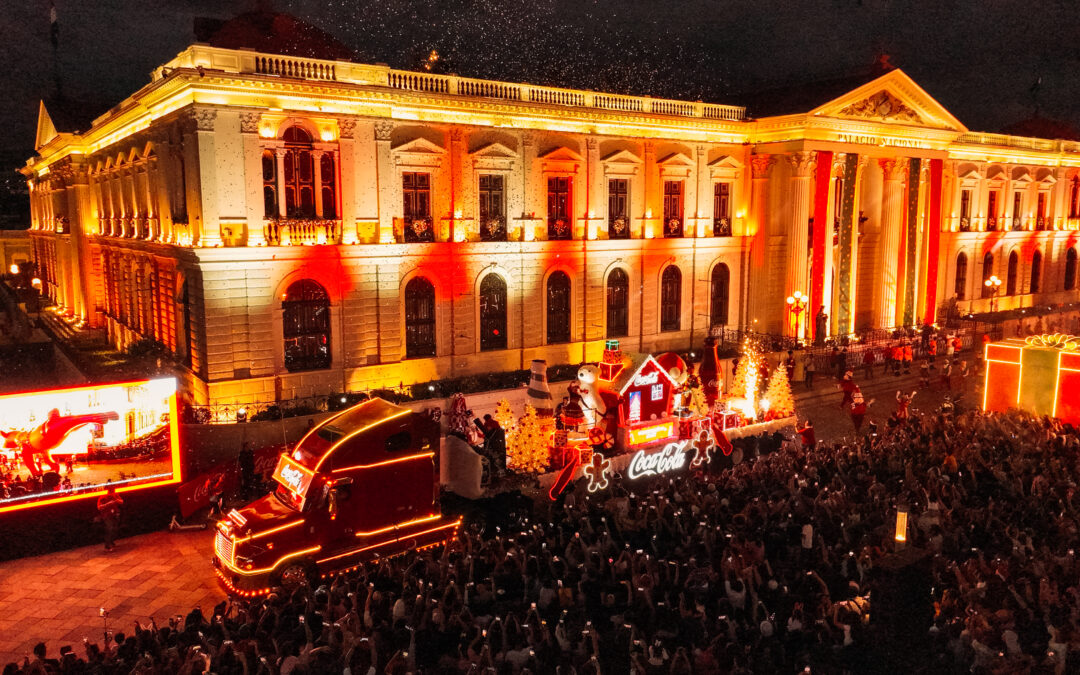 El Centro Histórico fue el escenario de la caravana navideña Coca-Cola