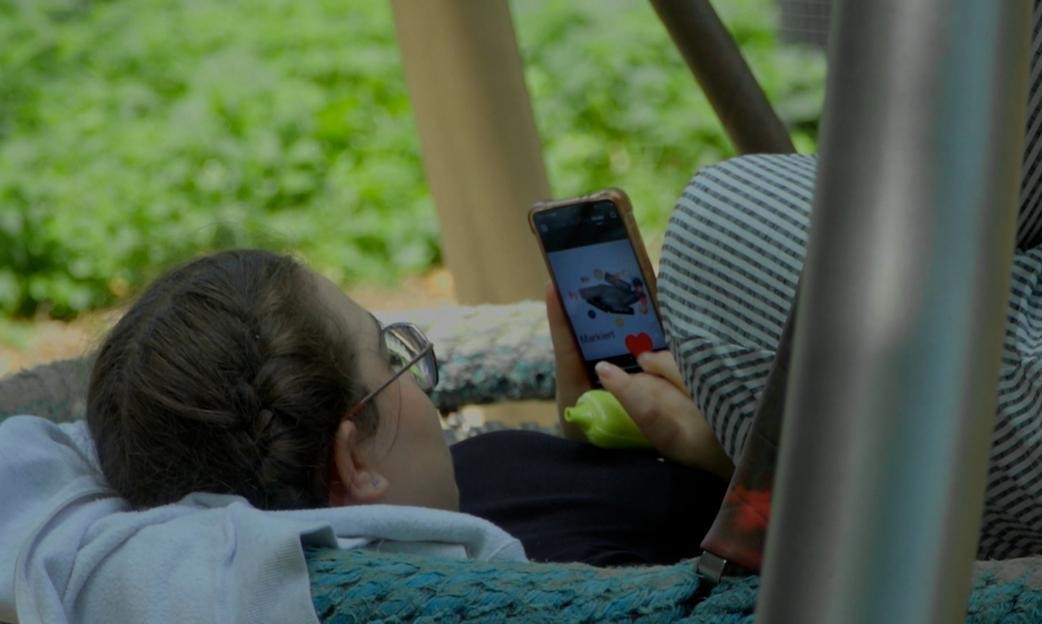 Australia implementa prohibición de redes sociales a menores