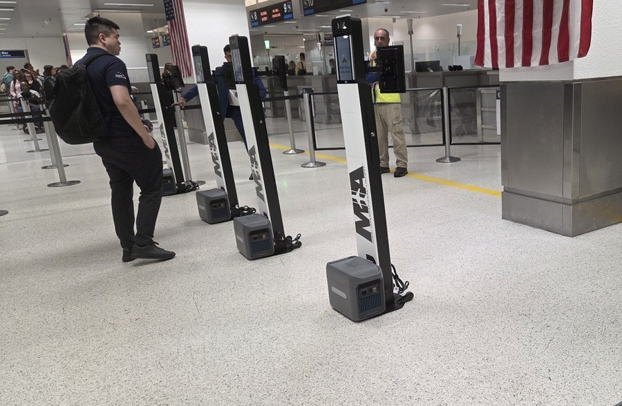 Estados Unidos endurece el ingreso y salida del país con registro biométrico obligatorio