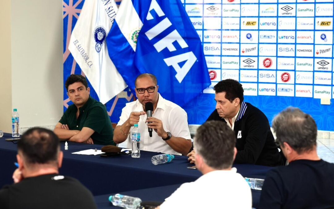 Presidente de la FESFUT, Yamil Bukele, se reúne con cuerpos técnicos nacionales