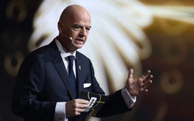 Infantino confirmó que la FIFA estudia cambiar la regla del offside: la revolución para hacer “un juego más ofensivo”
